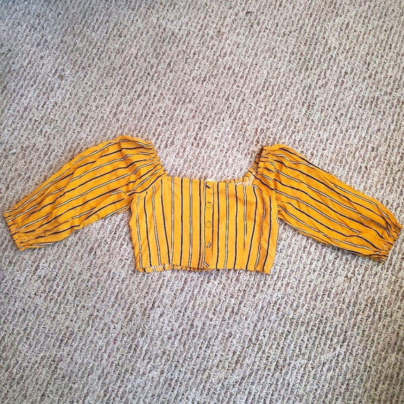 Off the Shoulder Crop Top - Picture 2 of 4